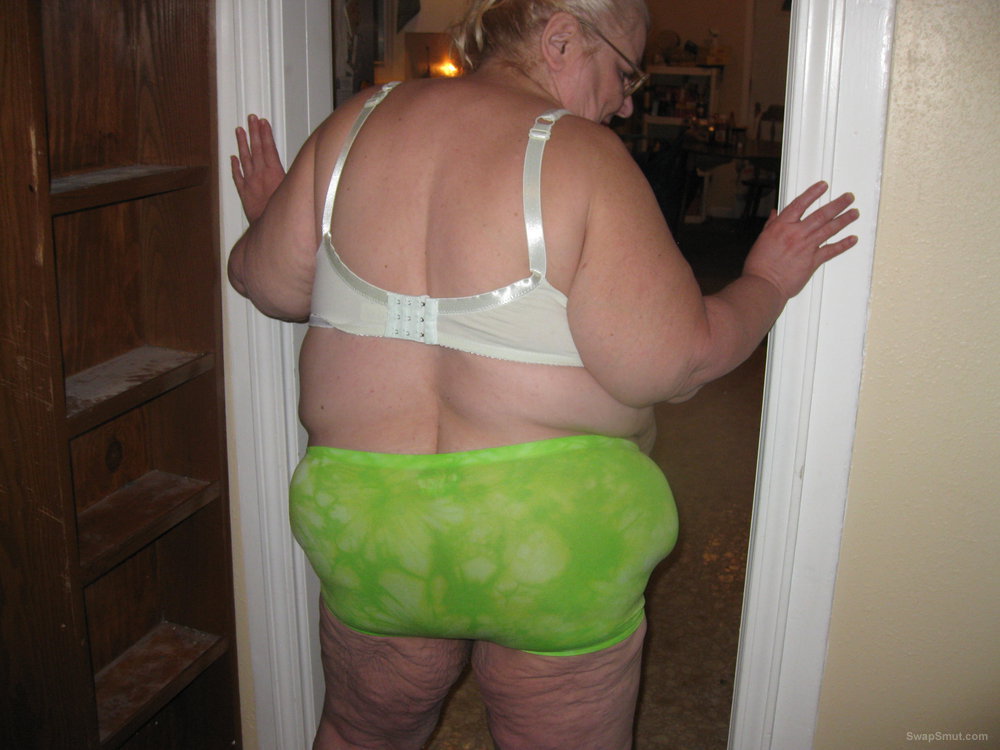 Posing for amateur pics in sexy green panties that was sent to me