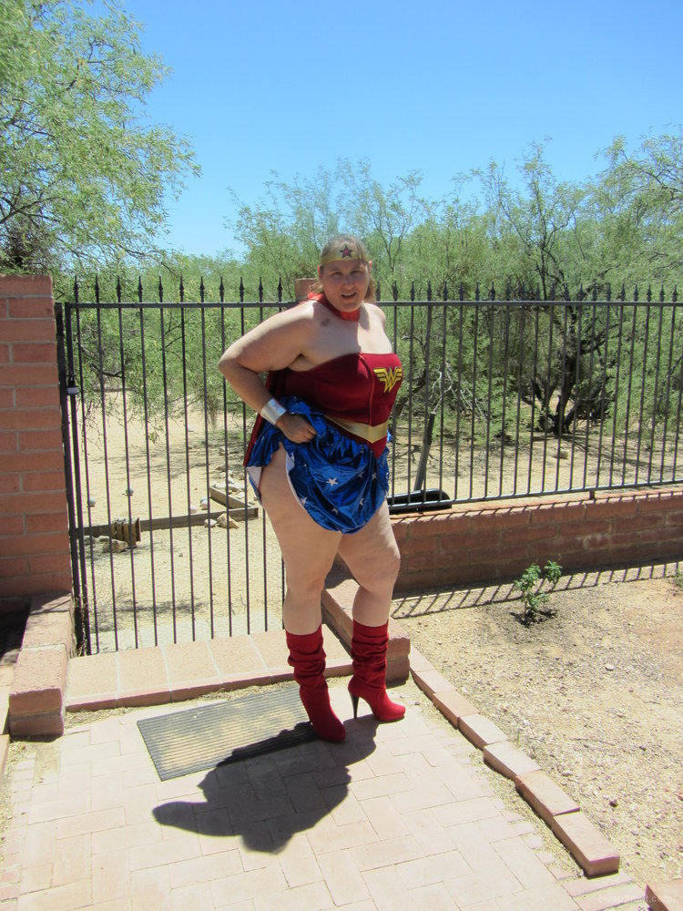 Wonderwoman bbw fighting crime and sucking one dick at a time