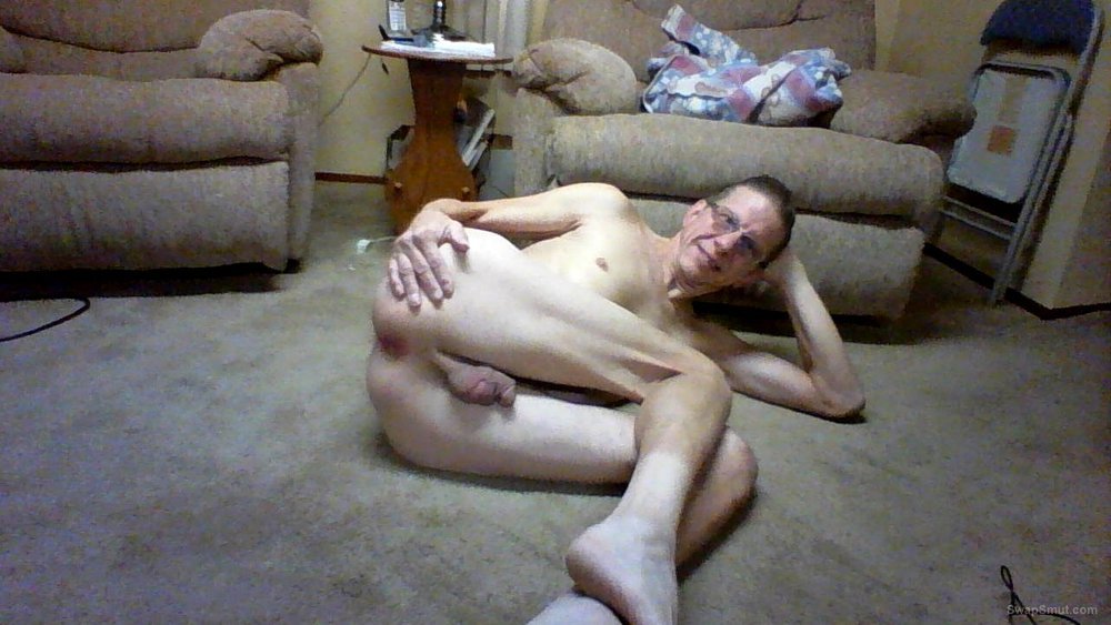 DENNIS IPOSING IN FRONT OF THE CAMERA FULLY NAKED PART 2