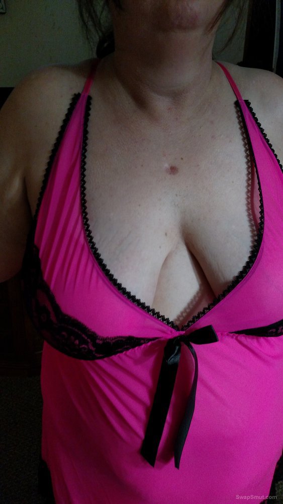 Wife in pink with big tits playing pool tits out