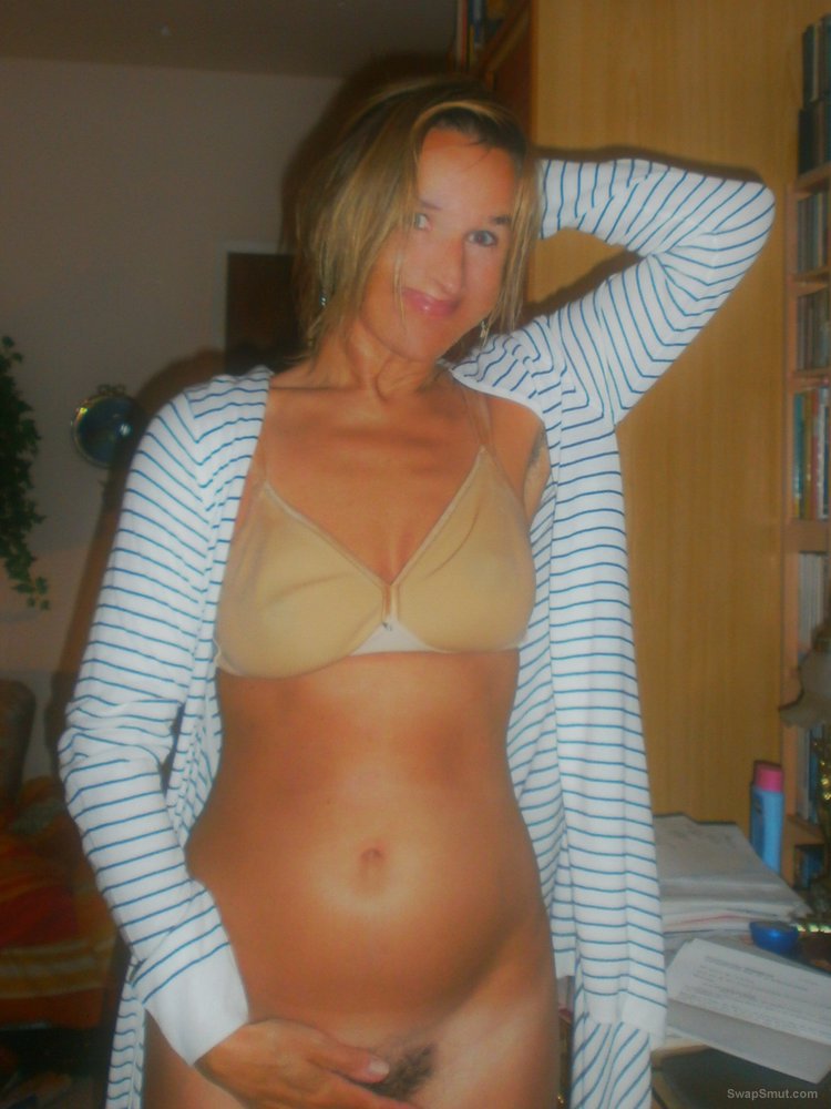 Sexy woman at the beginning of her pregnancy amateur photos