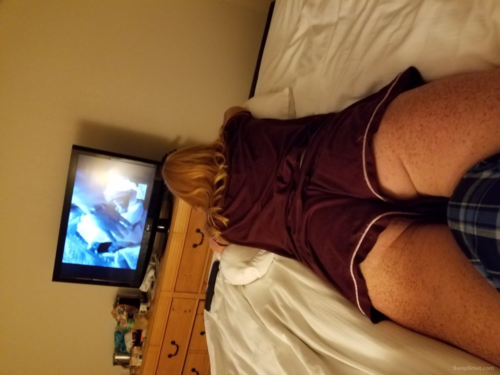 Redhead wife getting pussy play in hotel room