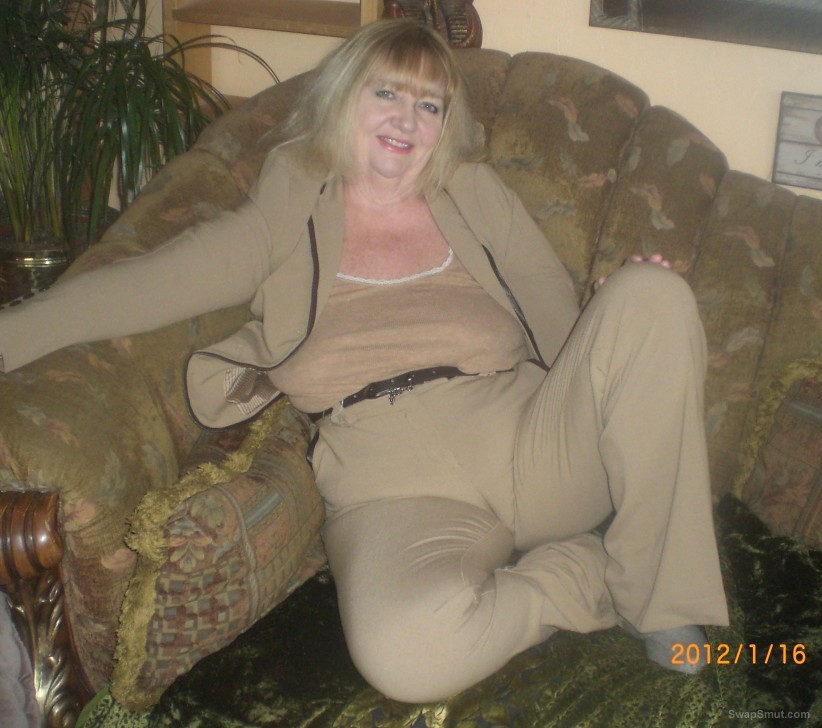A horny bbw gilf from NORWAY show off her mature body