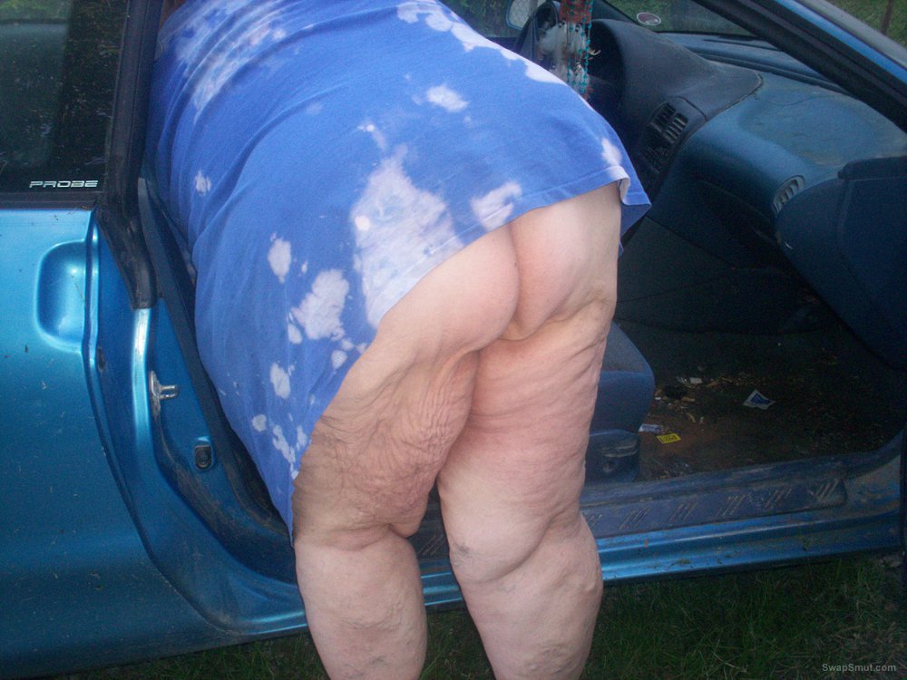 BBW flashing exhibitionist pics outside around the car exposing myself