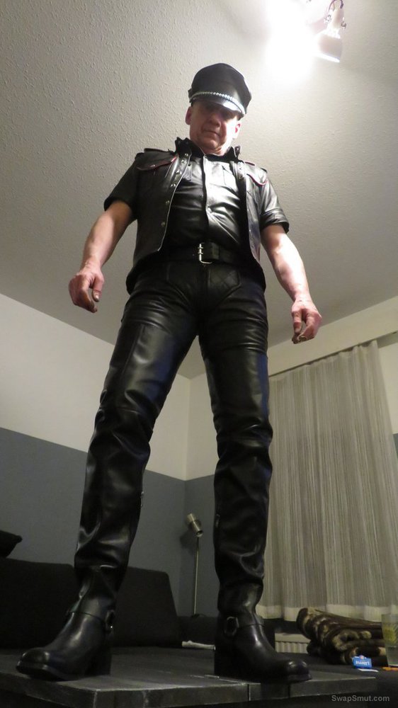 Juha finnish leather fetish gayporn model