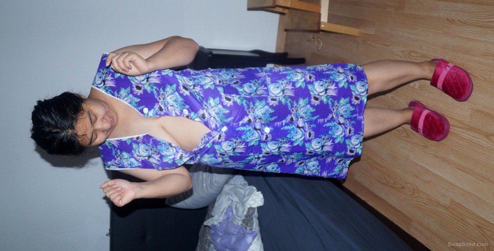 Zaizai spreading her legs wearing her apron ready to do chores