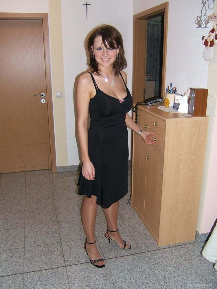 Gorgeous busty MILF exposes her yummy body p6