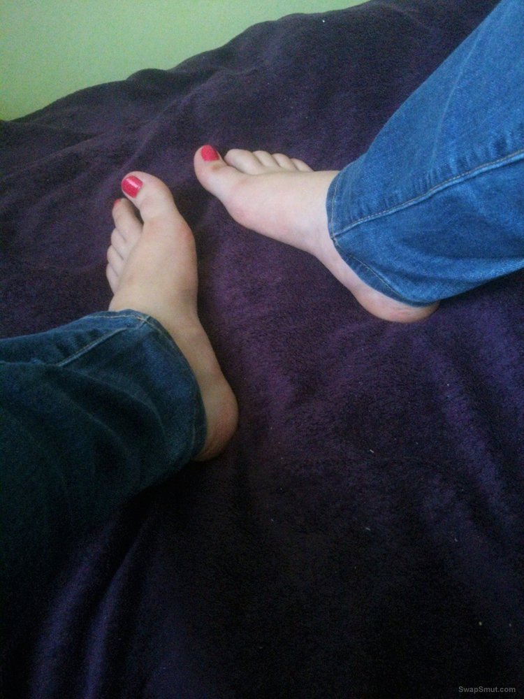 Here are some really sexy feet I love to taste and feel all over