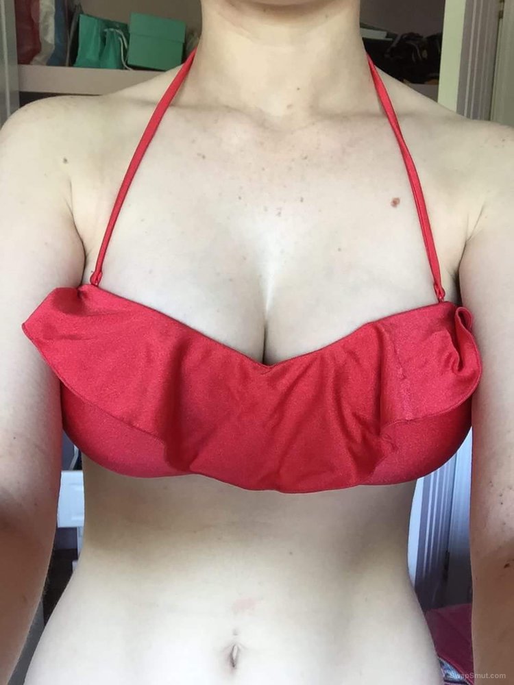 Posing girl big boobs