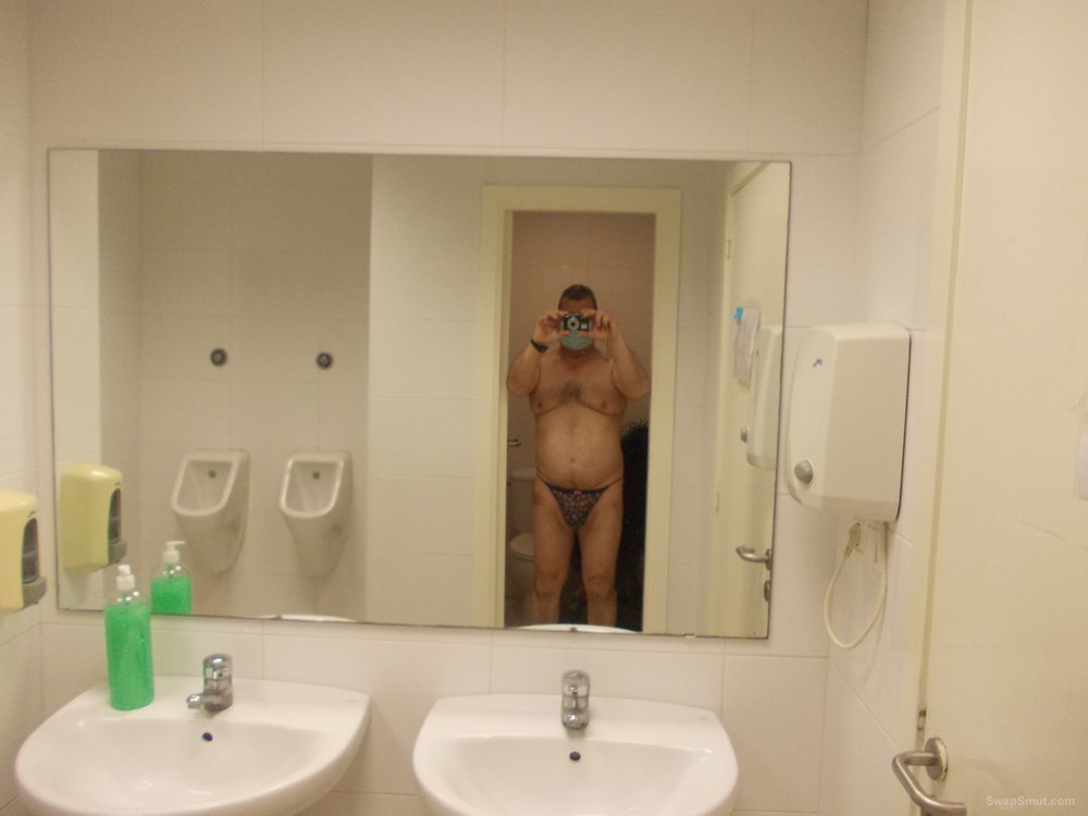 Nude in public service of supermarket of a very big city