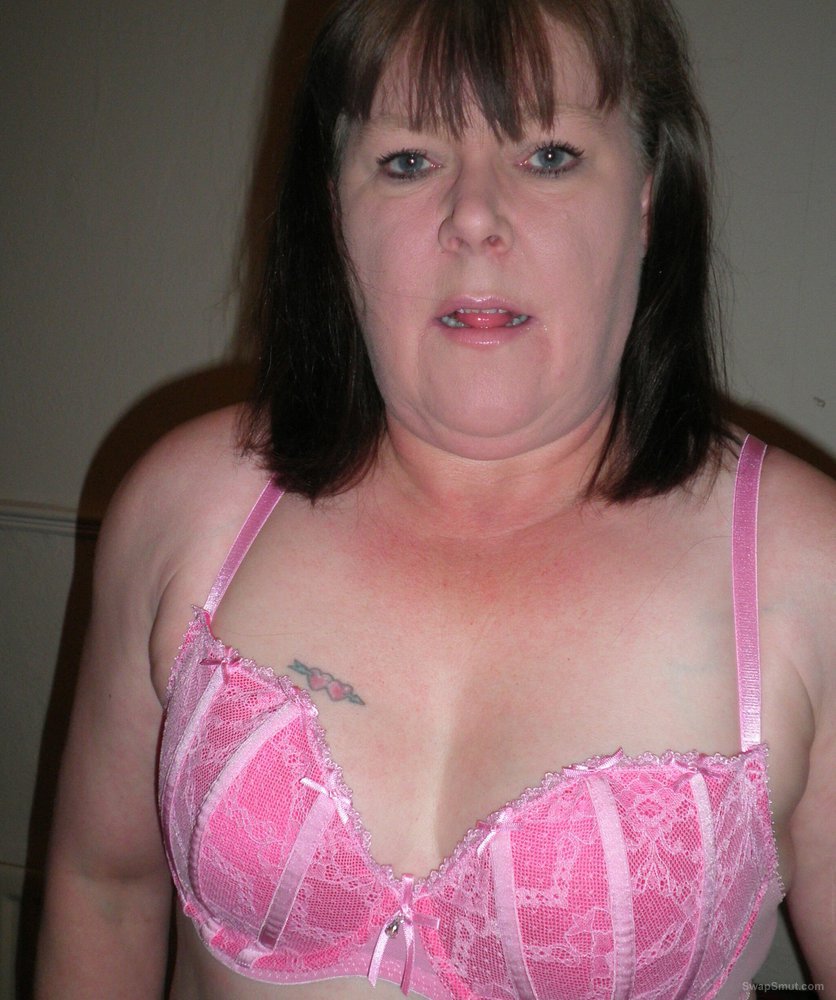 Kitty ia a mature MILF who is great fun to be with and is always up for some sexy fun