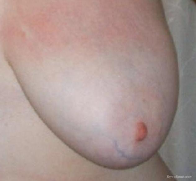 40DDD tits with small nipples 🥰😍 : r/boobs
