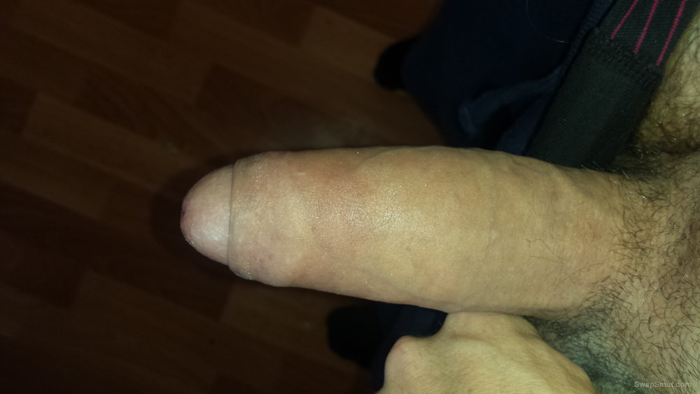 First pic on this site hope you all like it my big cock