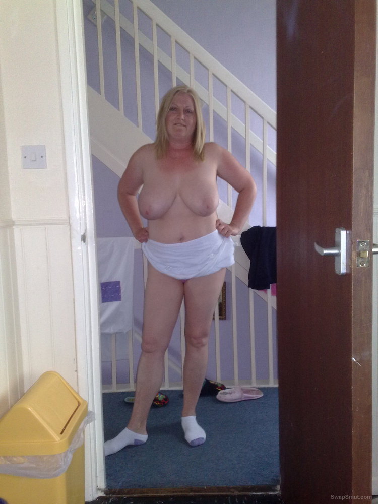 Sexy Caroline from Birmingham exposing her big boobies on the net