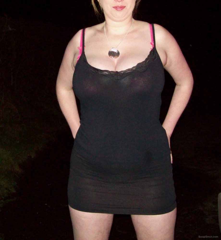 A few more of me being a good slut outside a pub at night
