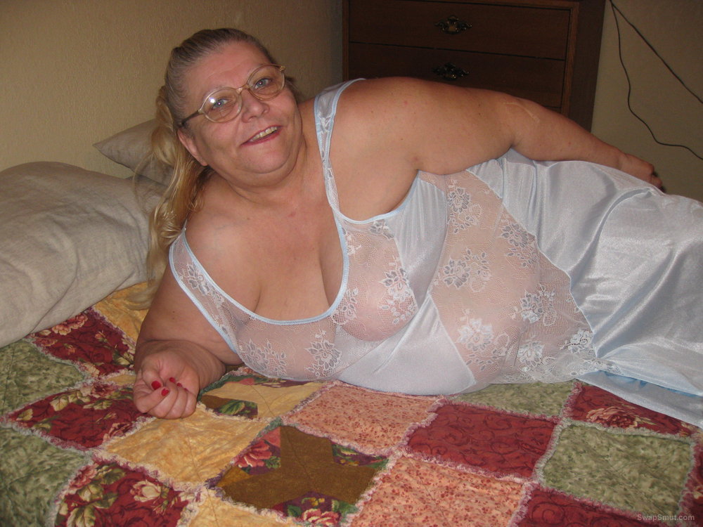 Mature bbw in sexy night gown love to reveal my body in lingerie