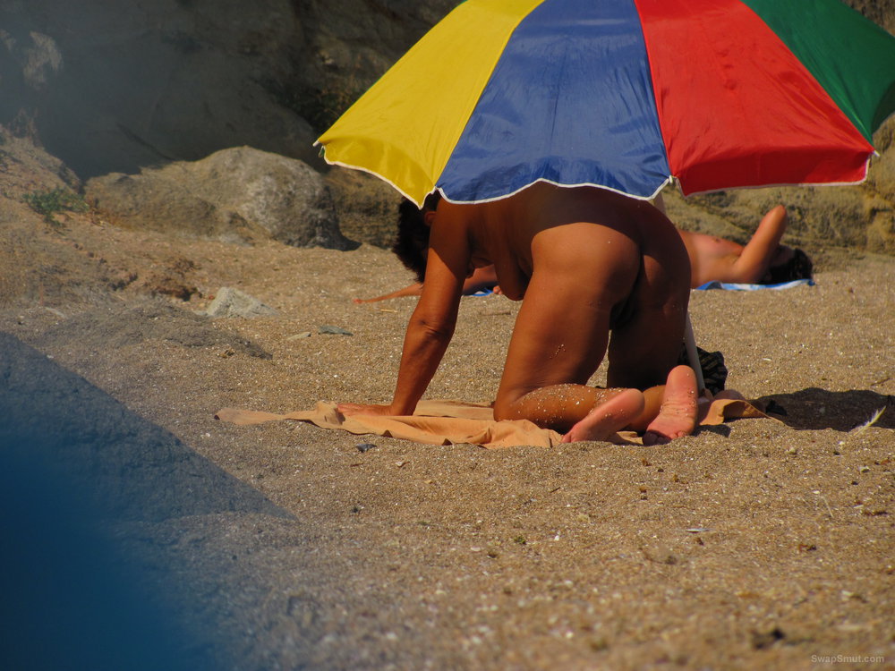 Amazing granny tanning her hairy cunt at the public beach